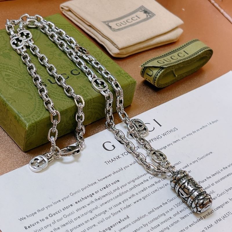 G*u*i necklaces